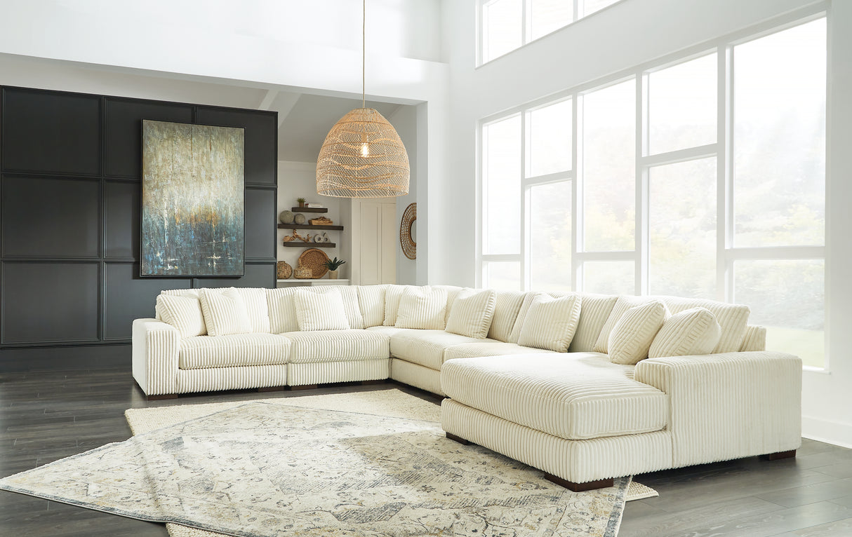 Lindyn 6-Piece Sectional with Chaise (Color: Ivory, Sectional Orientation: Right Arm Facing)