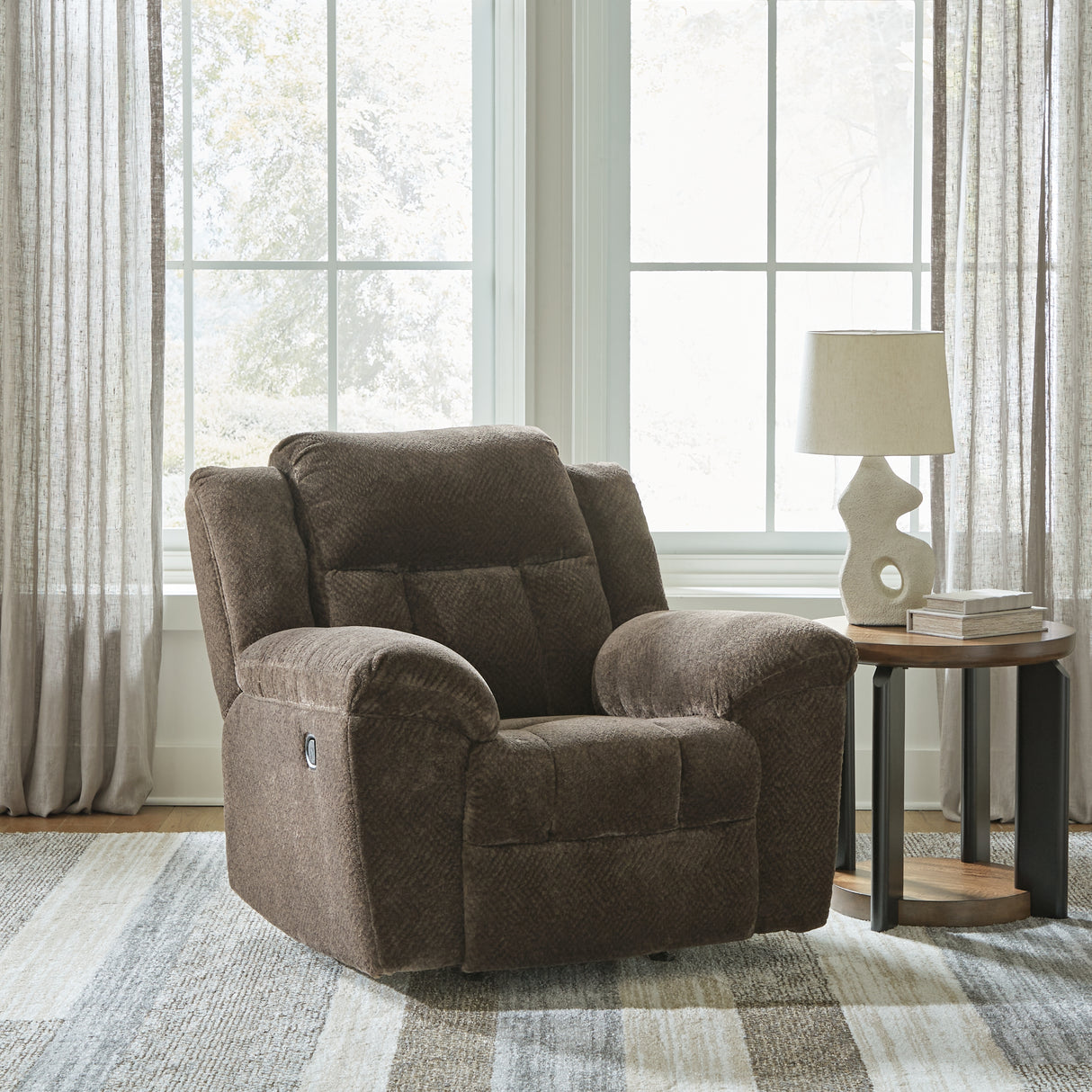 Frohn Recliner (Color: Chocolate)