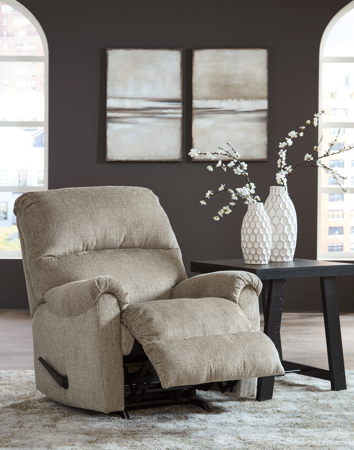 Stonemeade Recliner (Color: Taupe)