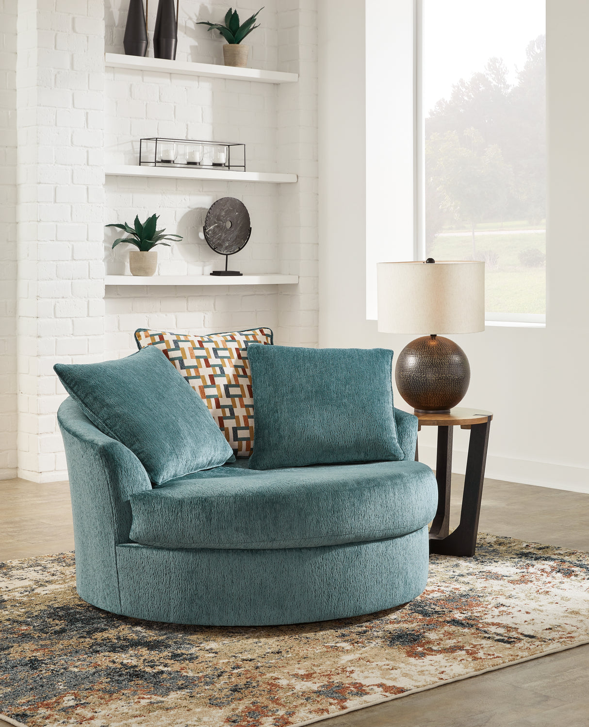 Laylabrook Oversized Swivel Accent Chair (Color: Teal)