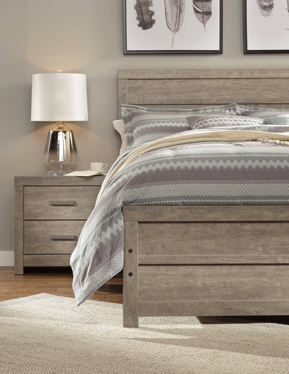 Culverbach Queen Panel Bed (Bed Size: Queen)