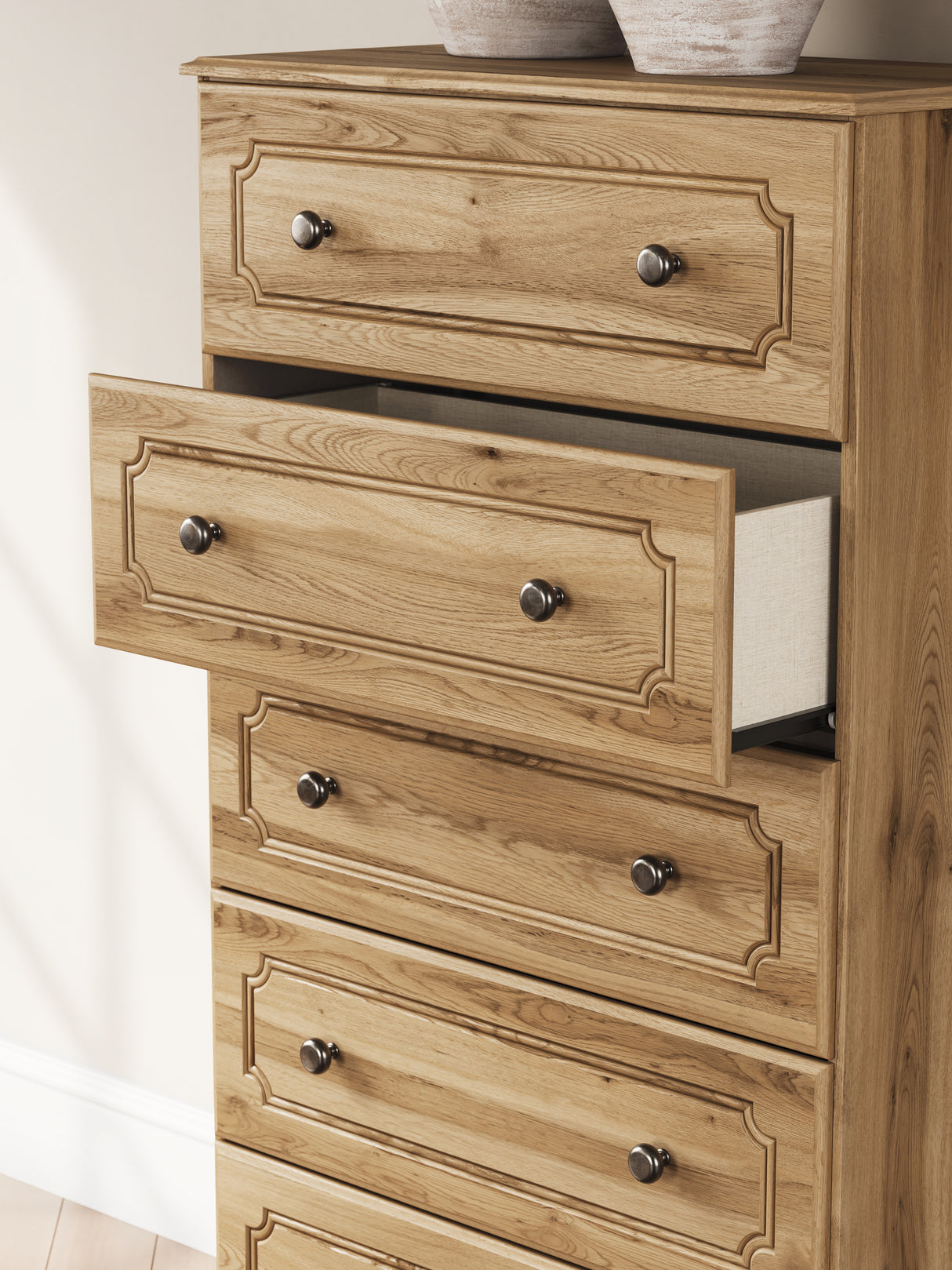 Aleaport 4-Piece Twin Panel Bed with Chest and Nightstand (Twin Panel Footboard with Rails, Twin Panel Headboard, Chest of Drawers, Nightstand)