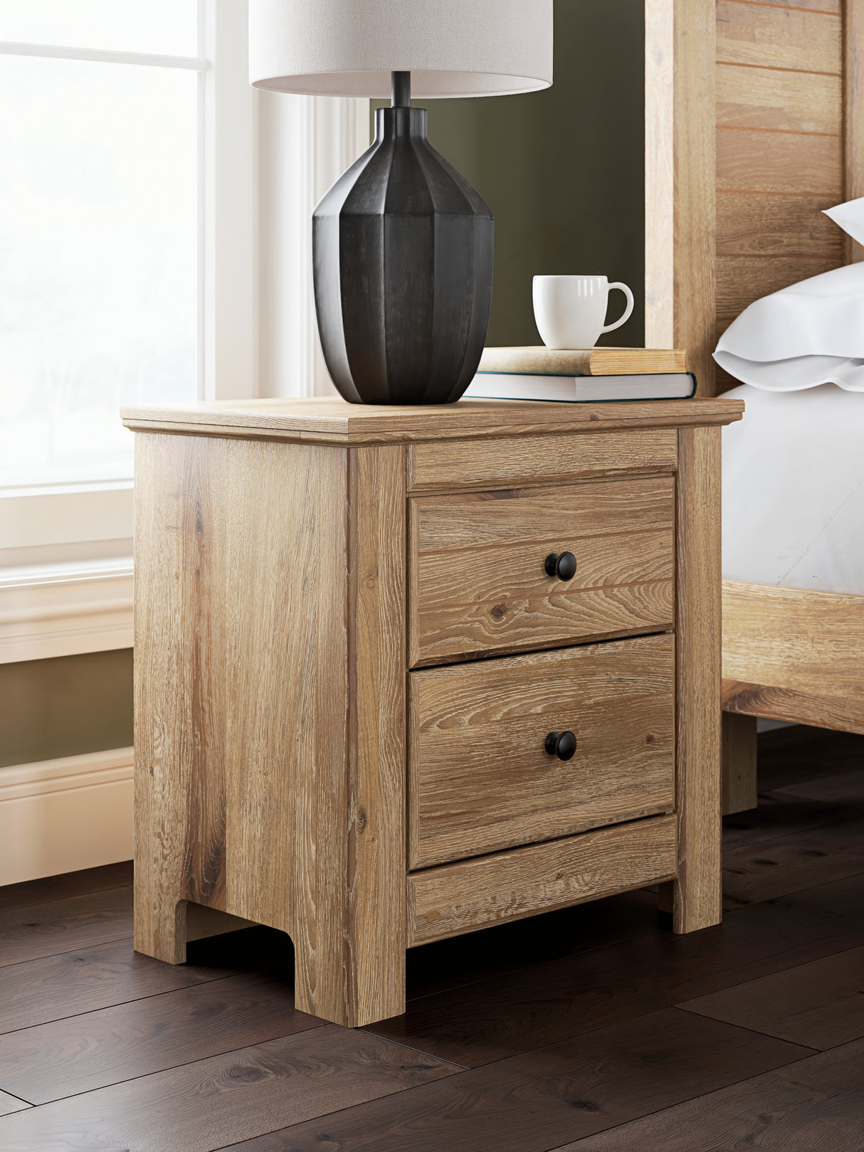 Makidern Nightstand