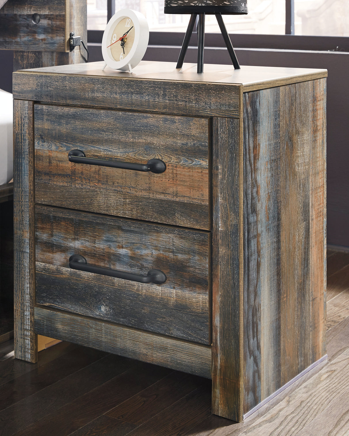 Drystan 5-Piece King Panel Bed with Chest and Nightstand (King Panel Footboard, King Panel Headboard, King Panel Rails, Chest of Drawers, Nightstand)