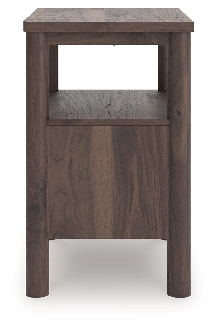 Pamytta King Panel Bed, Dresser, Mirror and Nightstand (Bed Size: King)