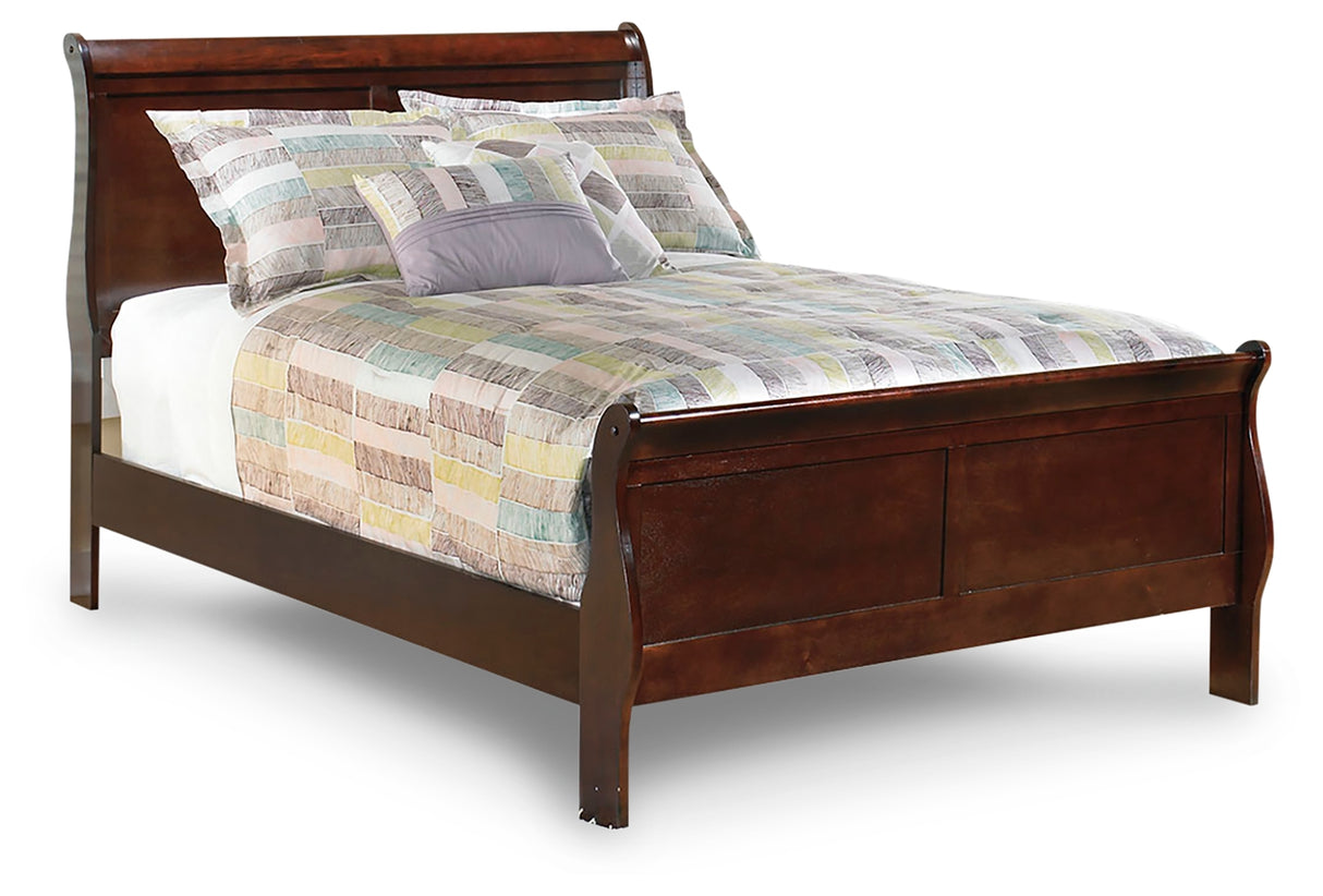 Alisdair Full Sleigh Bed and Chest (Bed Size: Full)