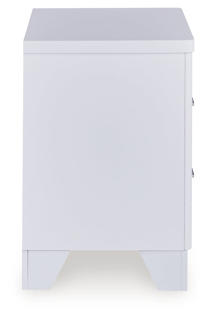 Jarlee King Panel Bed, Dresser, Mirror and Nightstand (Bed Size: King)