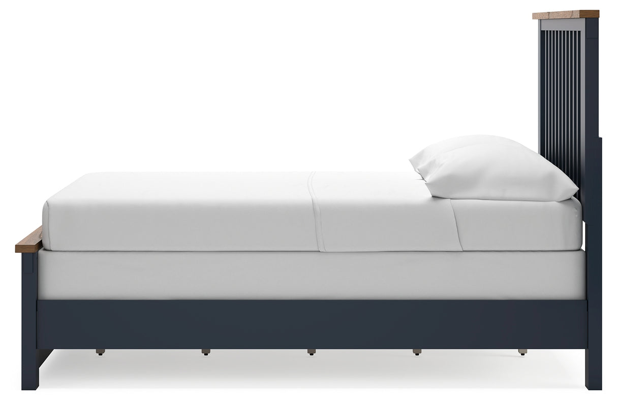 Landocken Queen Panel Bed (Bed Size: Full)