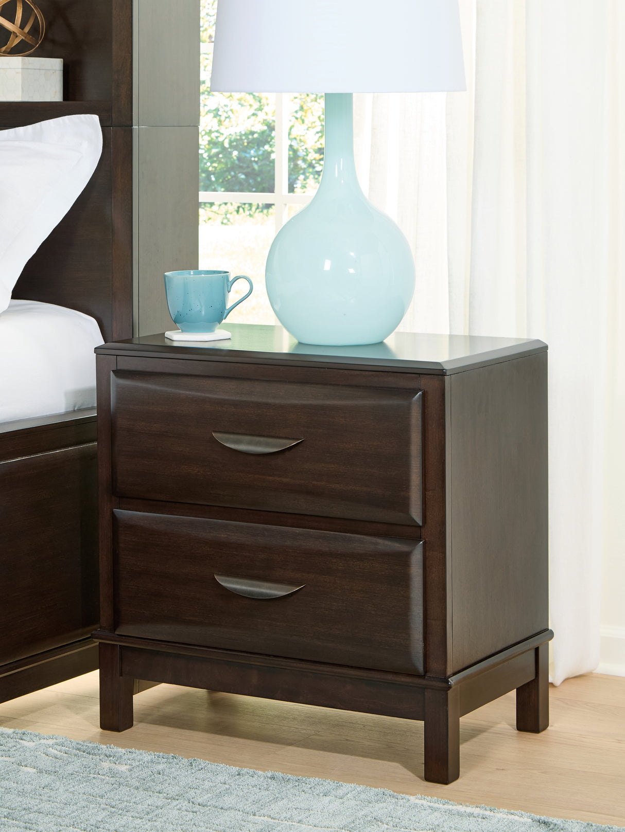 Vanmore Nightstand