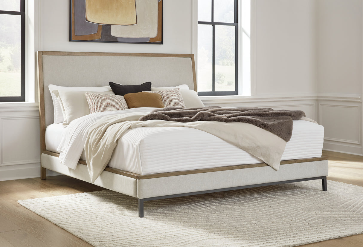 Tomtyn Queen Upholstered Bed (Bed Size: California King)