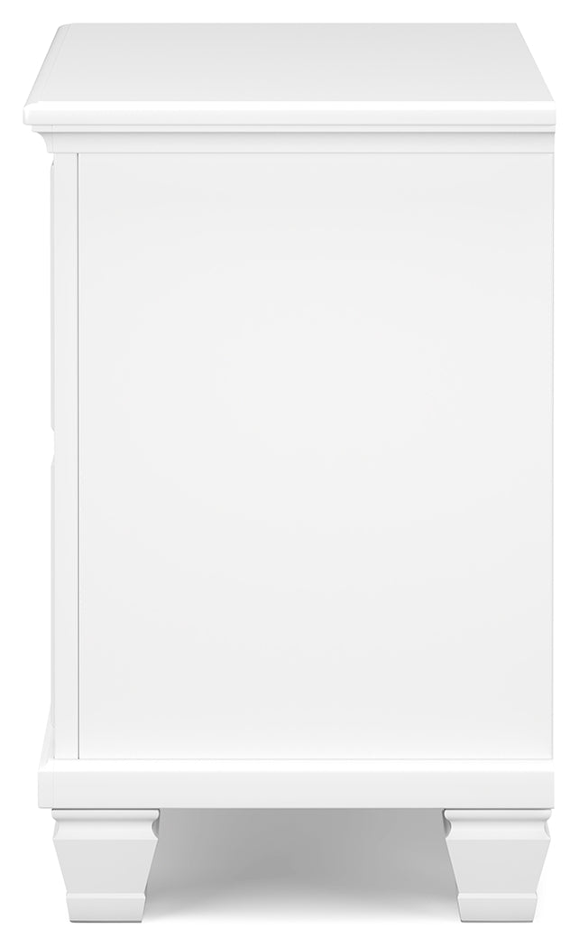 Fortman 7-Piece Queen Panel Bed with Mirrored Dresser, Chest and Nightstand (Queen Panel Footboard, Queen Panel Headboard, Queen/King Panel Rails, Dresser, Bedroom Mirror, Chest of Drawers, Nightstand)