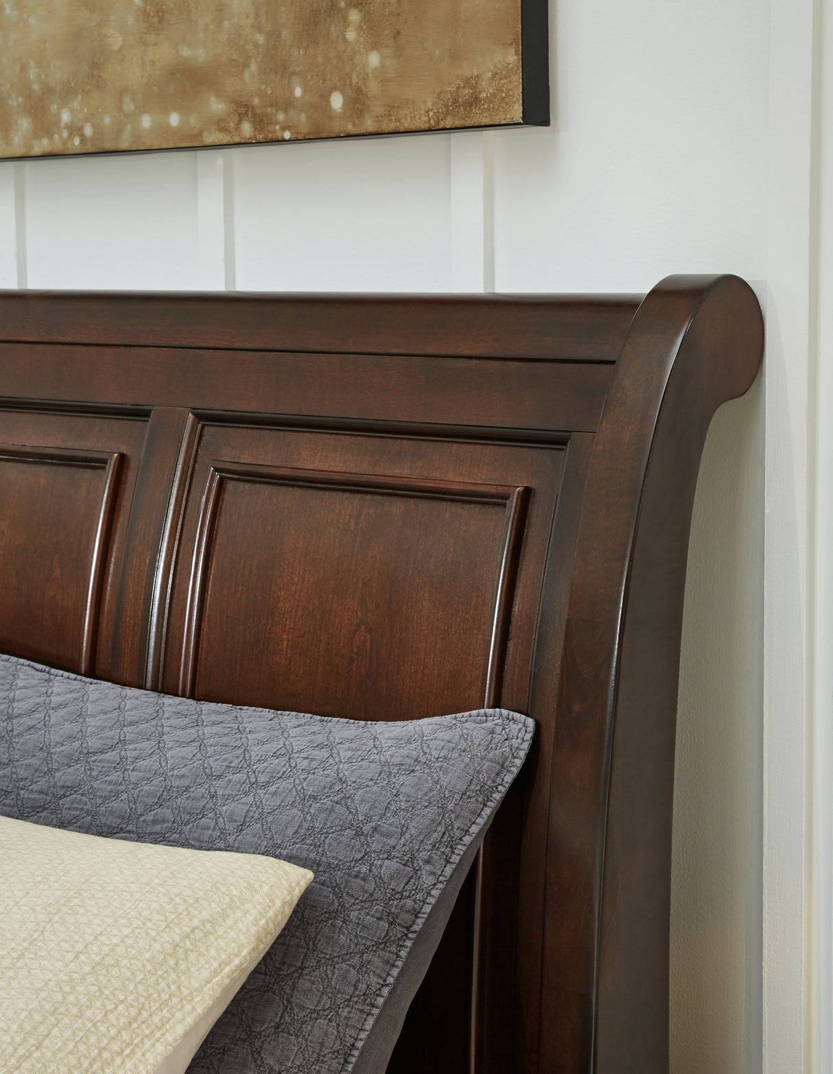 Porter Queen Sleigh Bed (Bed Size: Queen)