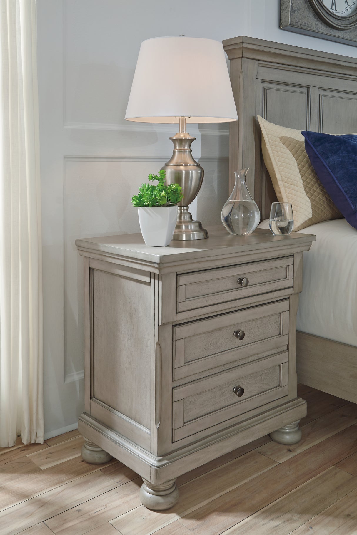 Lettner Queen Panel Bed, Dresser, and Nightstand