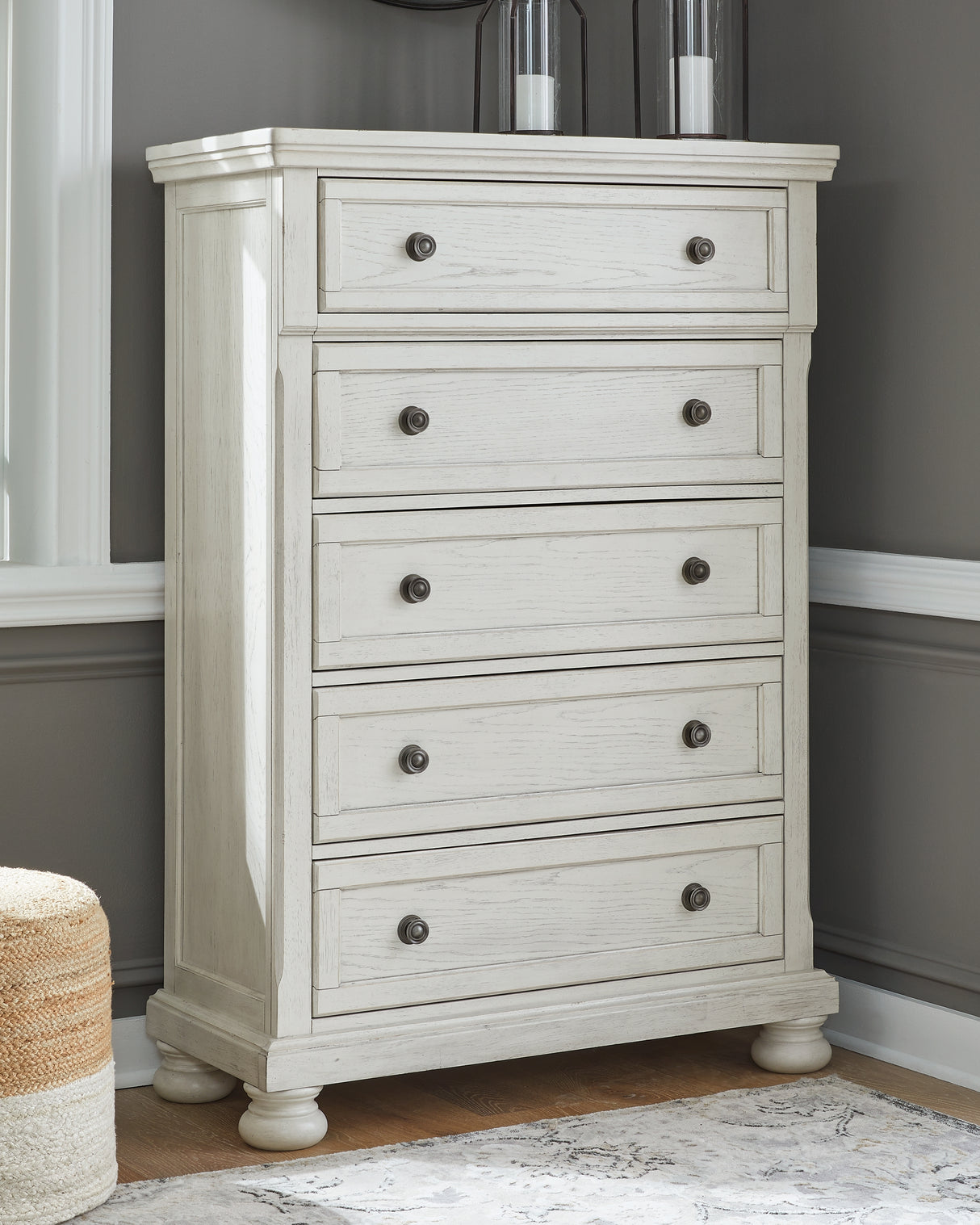 Robbinsdale Chest of Drawers (Color: Antique White)