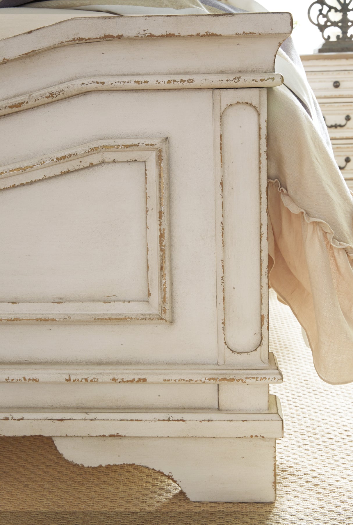 Realyn 5-Piece Queen Upholstered Panel Bed with Mirrored Dresser (Queen Panel Footboard, Queen Upholstered Panel Headboard, Queen Panel Rails, Dresser, Bedroom Mirror)