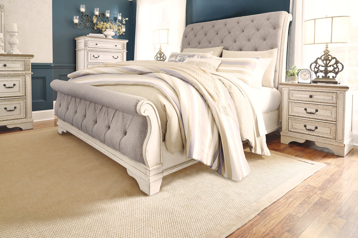 Realyn Queen Sleigh Bed (Bed Size: King)