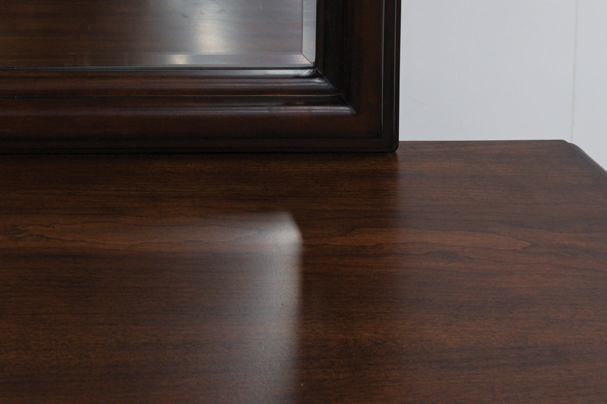 Lavinton Queen Poster Bed, Dresser, Mirror and Nightstand (Bed Size: Queen)