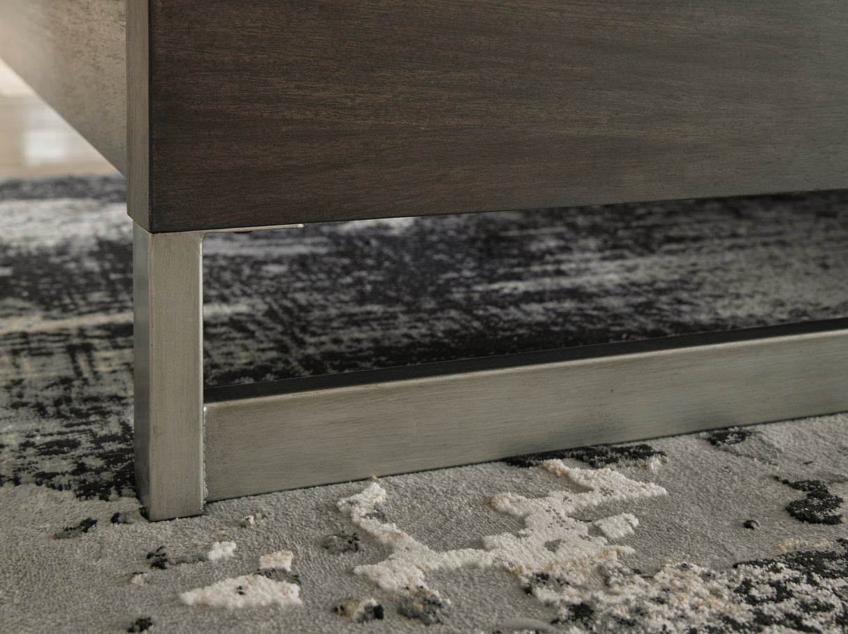 Arkenton California King Panel Bed, Dresser and Mirror (Bed Size: California King)