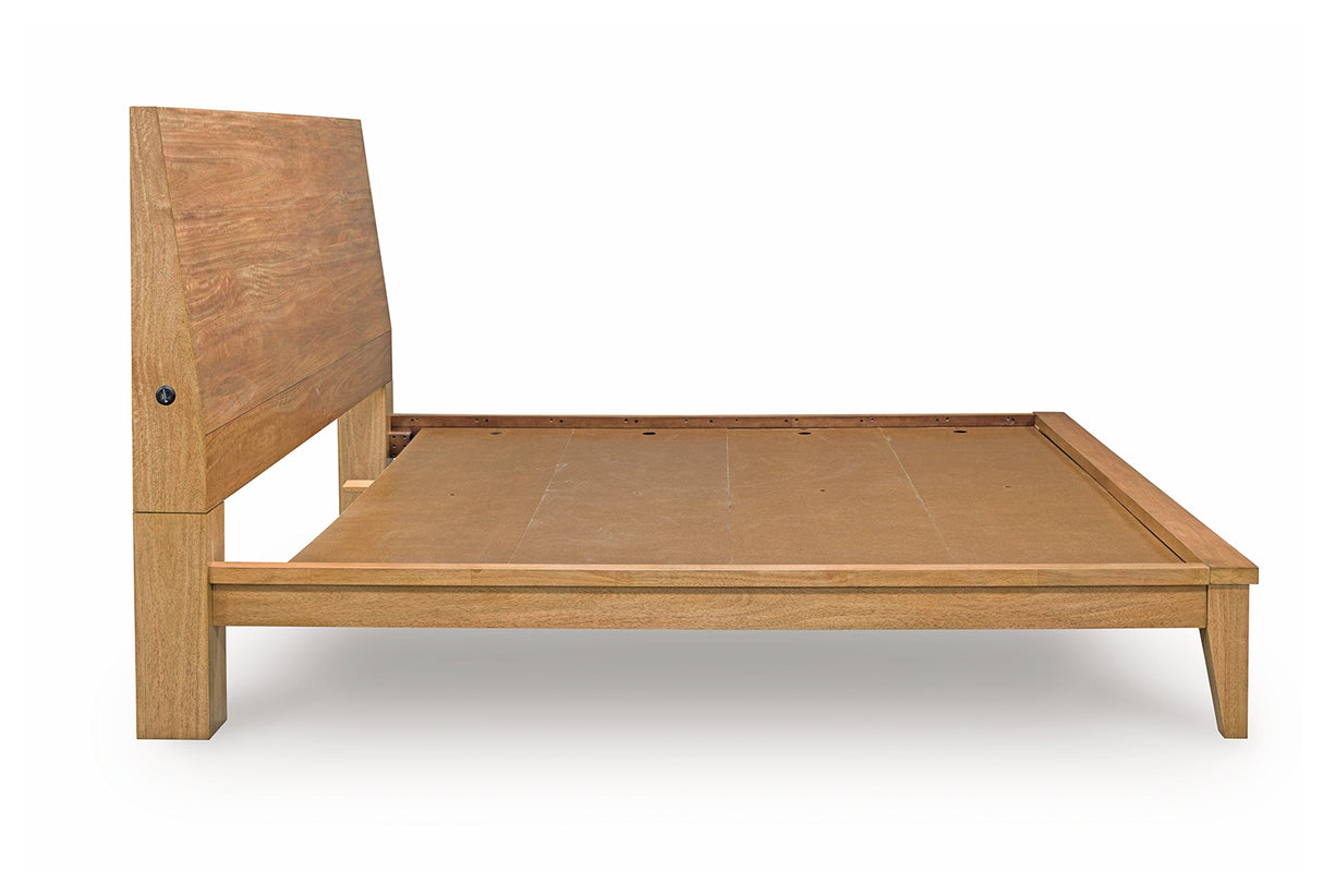 Sherbana Queen Panel Bed (Bed Size: California King)