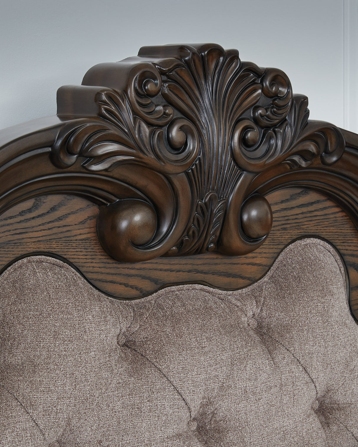 Maylee Queen Upholstered Bed (Bed Size: Queen)