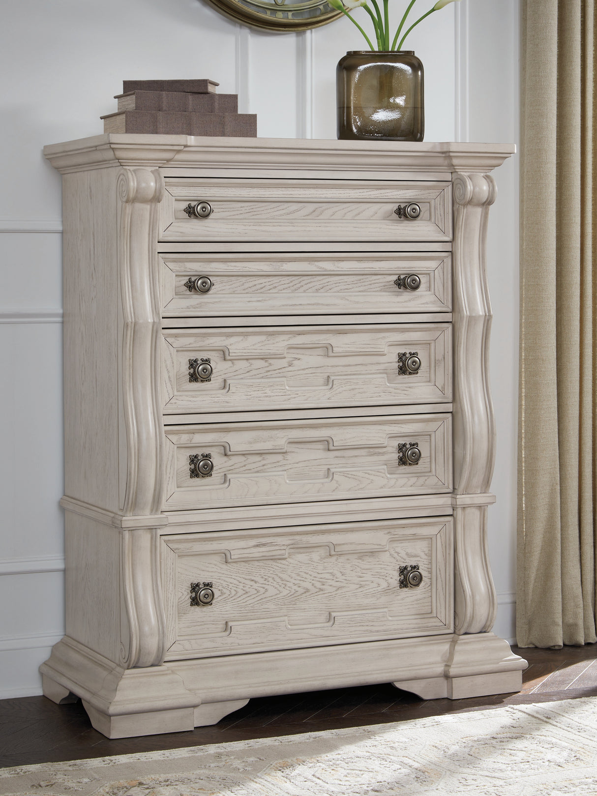 Bruchandi Chest of Drawers