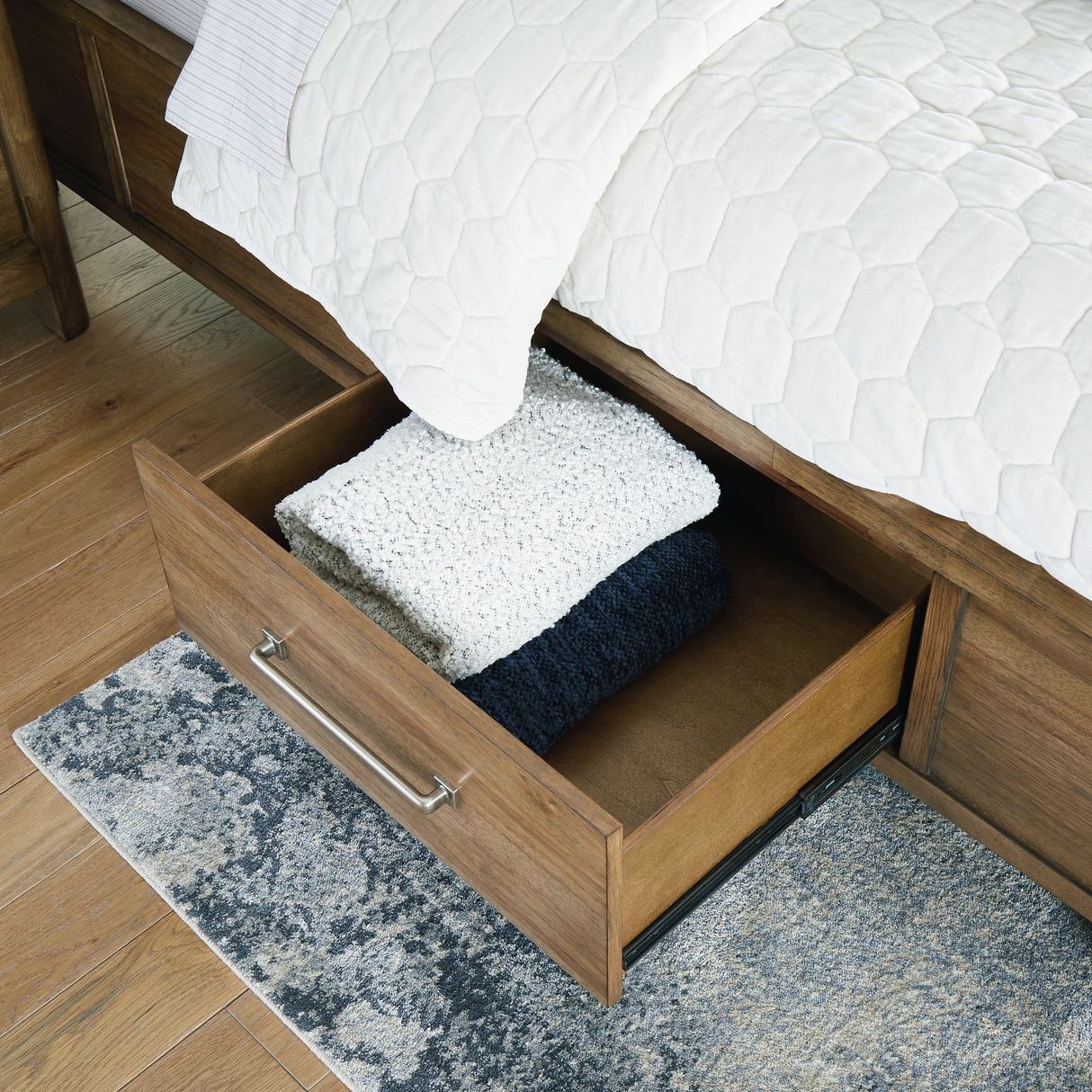 Cabalynn Queen Panel Bed with Storage (Bed Size: California King)