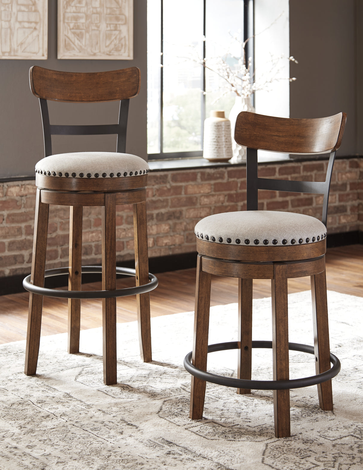 Valebeck Counter Height Bar Stool (Color: Brown, Barstool Height: Pub/Bar Height)