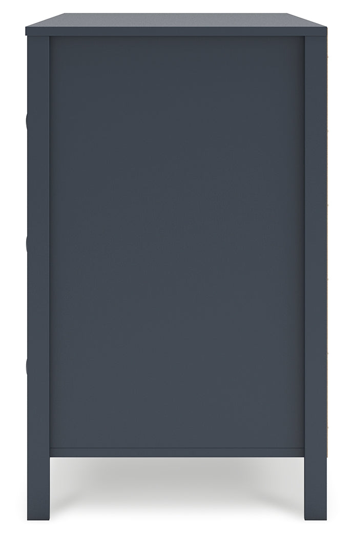 Simmenfort 4-Piece Twin Platform Bed with Dresser, Chest and Nightstand (Twin Platform Bed, Dresser, Chest of Drawers, Nightstand)