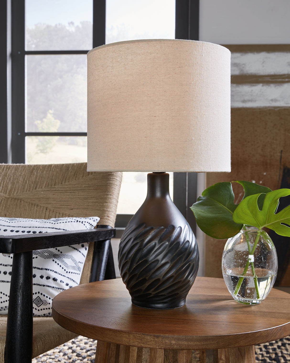 Garinton Table Lamp (Color: Black)