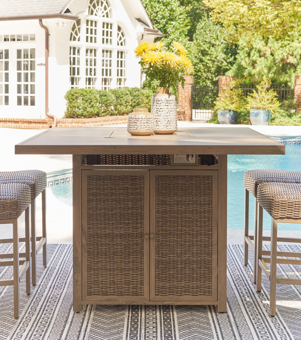 Walton Bridge Outdoor Bar Table and 4 Barstools
