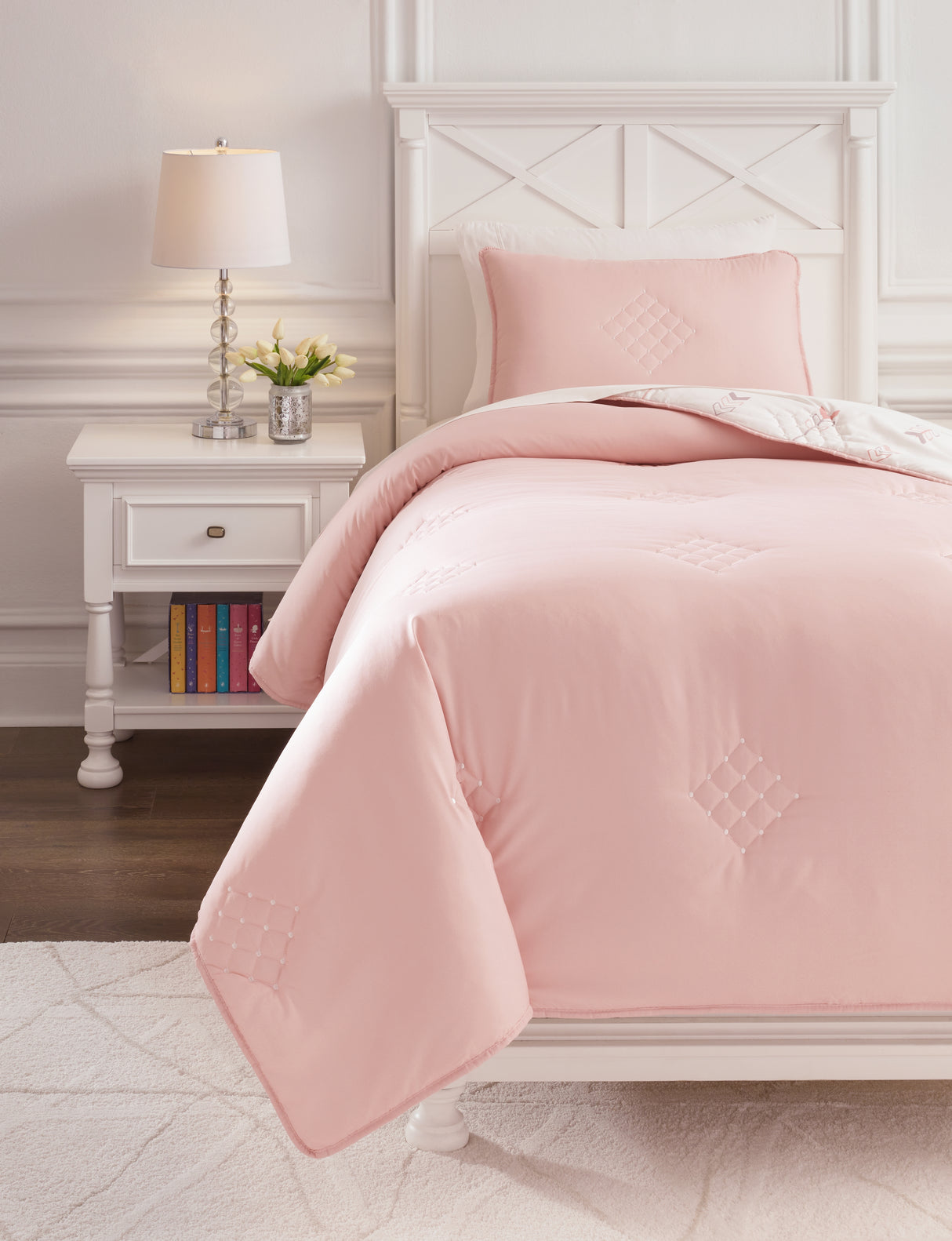 Lexann Twin Comforter Set (Bed Size: Twin)