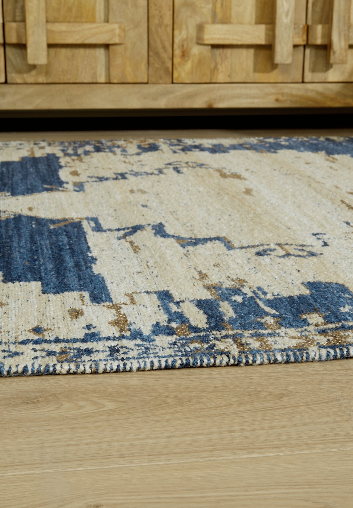 Varnler 5' x 7' Rug (Rug Size: 5' x 7')