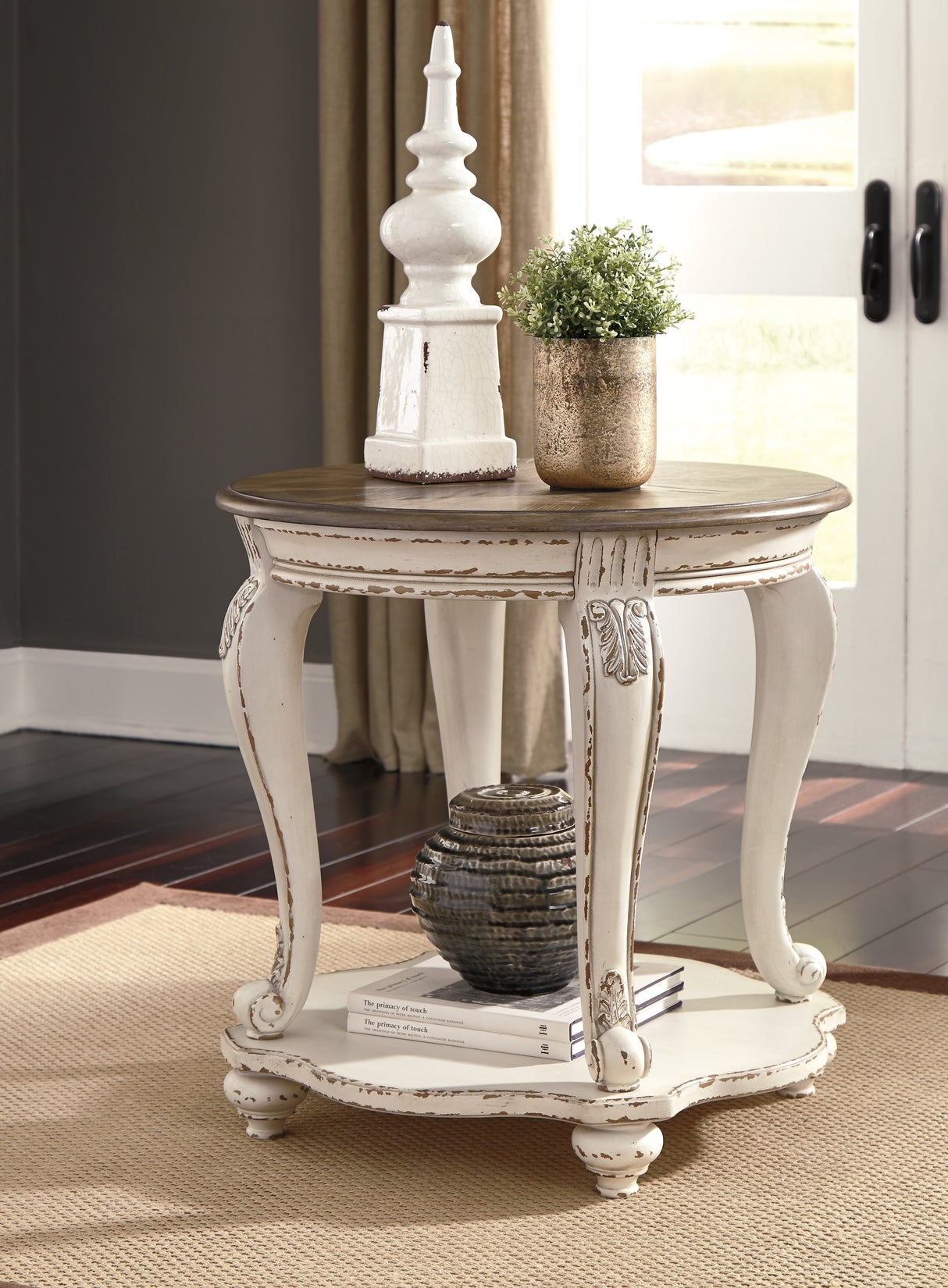 Realyn 2-Piece 2 End Tables (End Table, End Table)