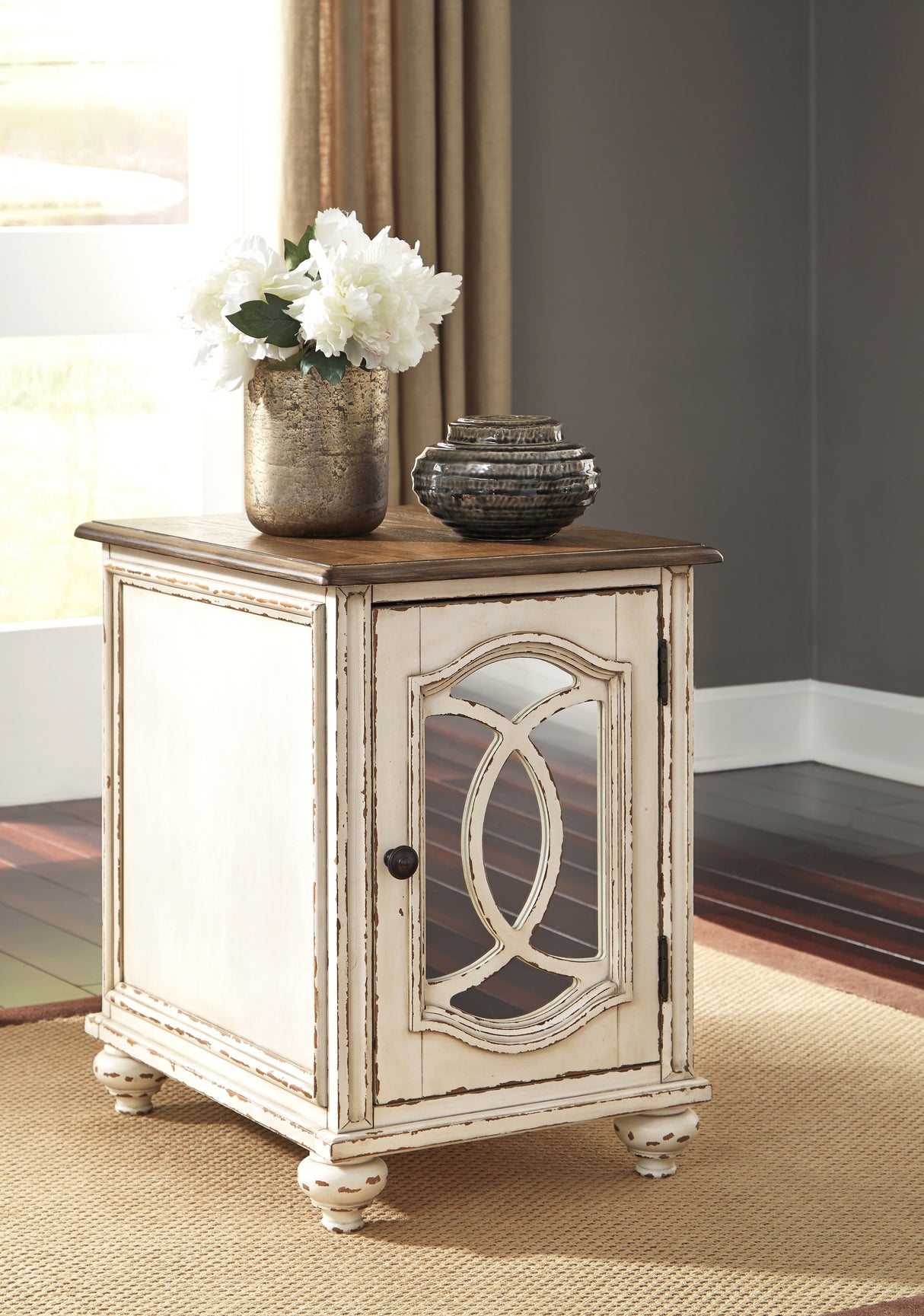 Realyn 2-Piece 2 End Tables (Chairside End Table, Chairside End Table)