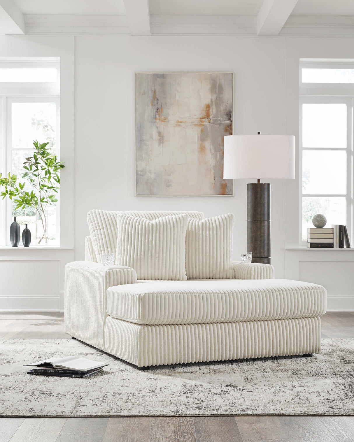 Lindyn Chaise (Color: Ivory)