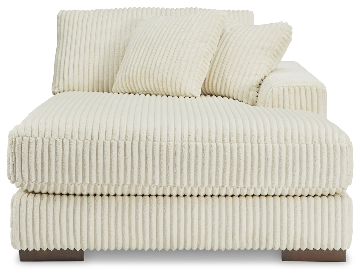 Lindyn 4-Piece Sectional with Chaise (Color: Ivory, Sectional Orientation: Right Arm Facing)