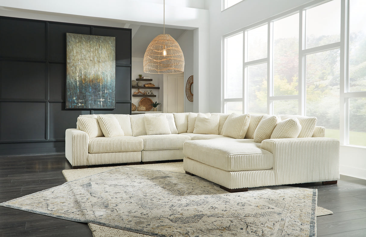 Lindyn 5-Piece Sectional with Chaise (Color: Ivory, Sectional Orientation: Right Arm Facing)