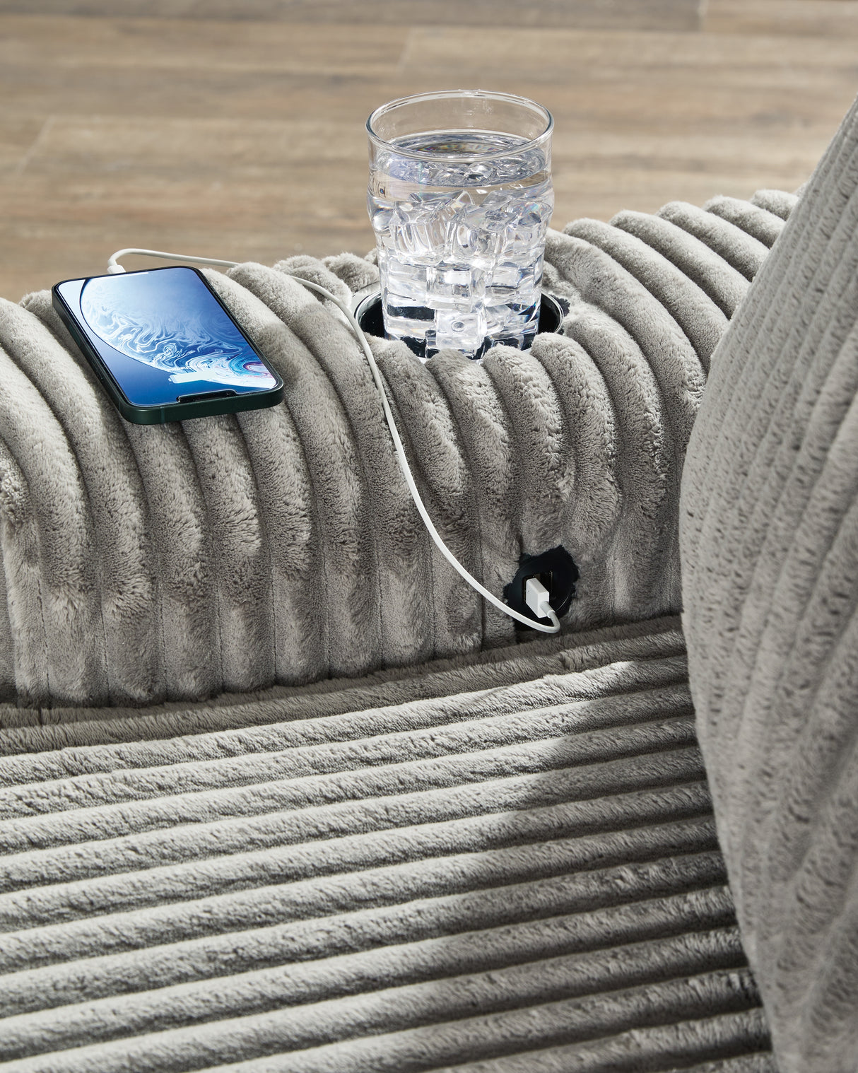 Lindyn Chaise (Color: Fog)