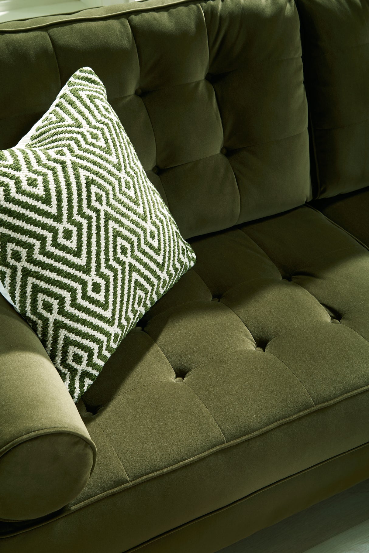 Reveon Lakes 2-Piece Sofa and Loveseat (Sofa, Loveseat)