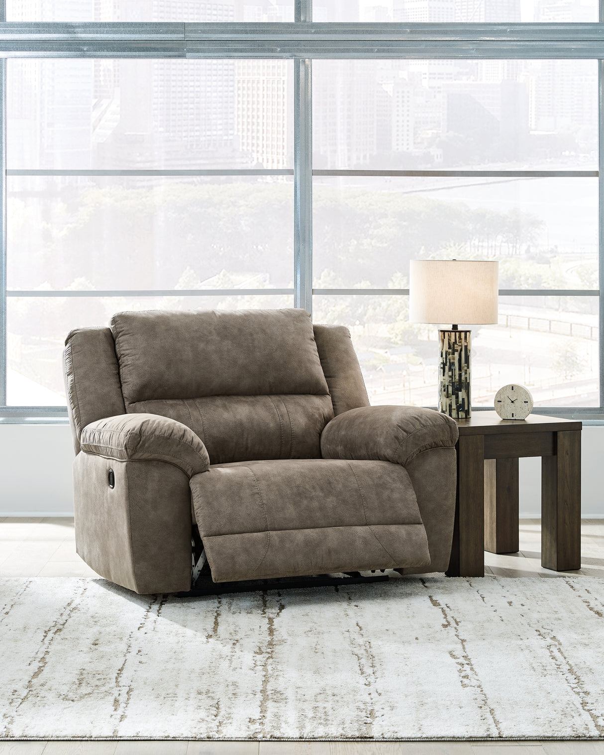 Laresview Oversized Recliner (Color: Fossil)