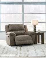 Laresview Oversized Recliner (Color: Fossil)