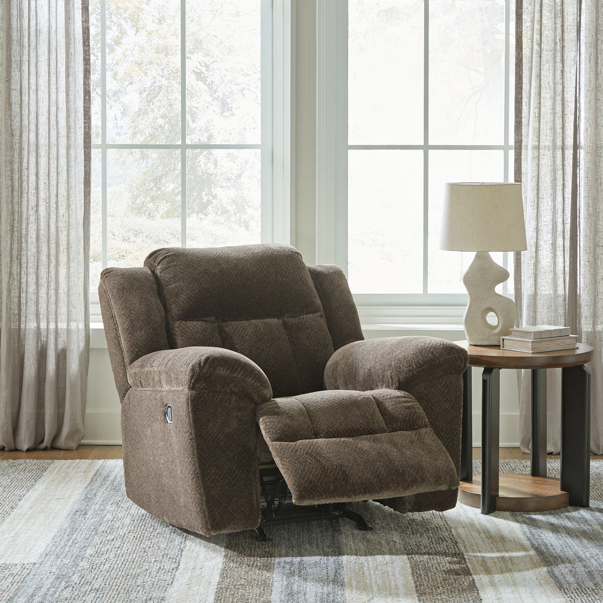 Frohn Recliner (Color: Chocolate)