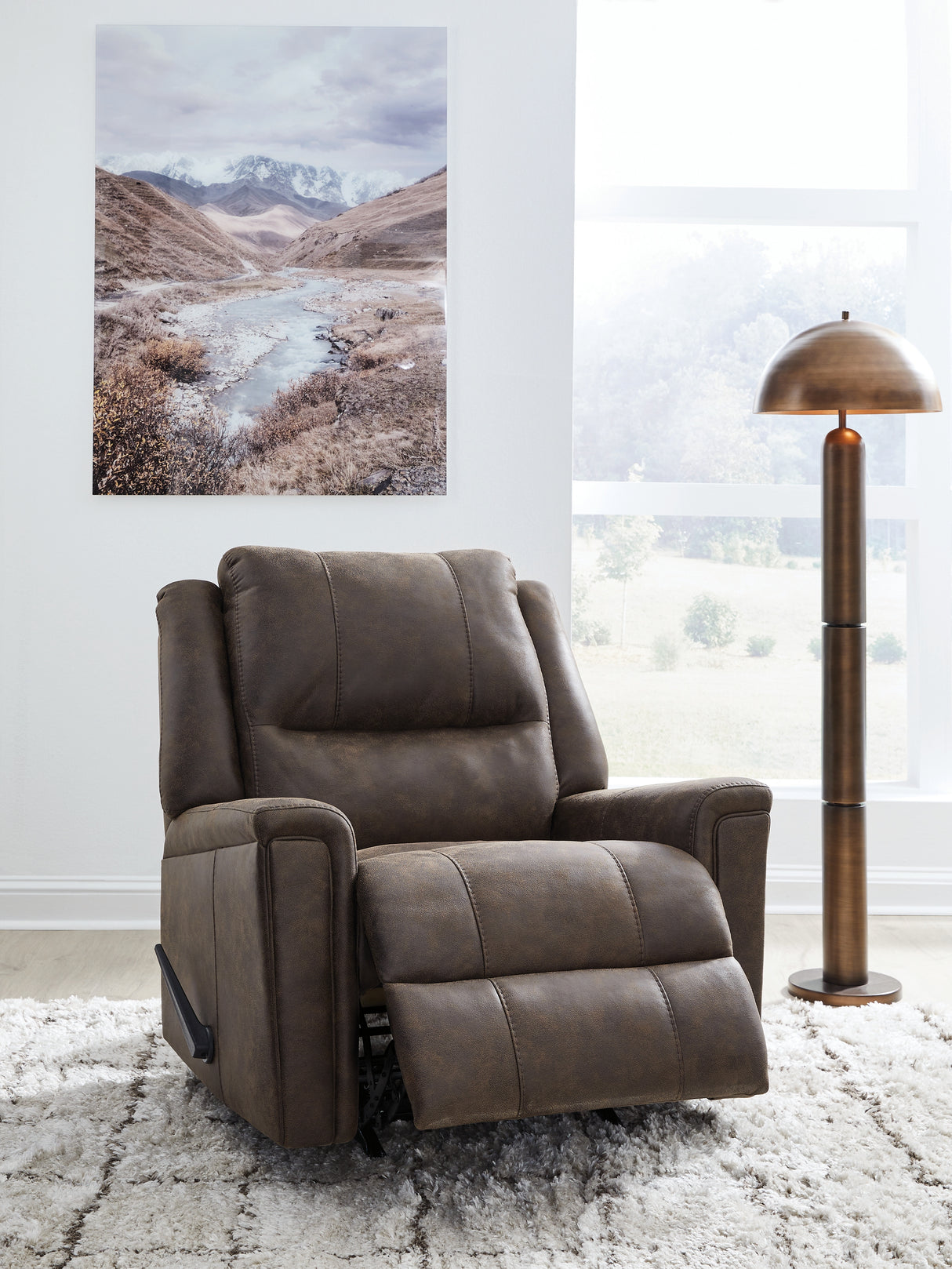 Lixtowel Recliner (Color: Walnut)