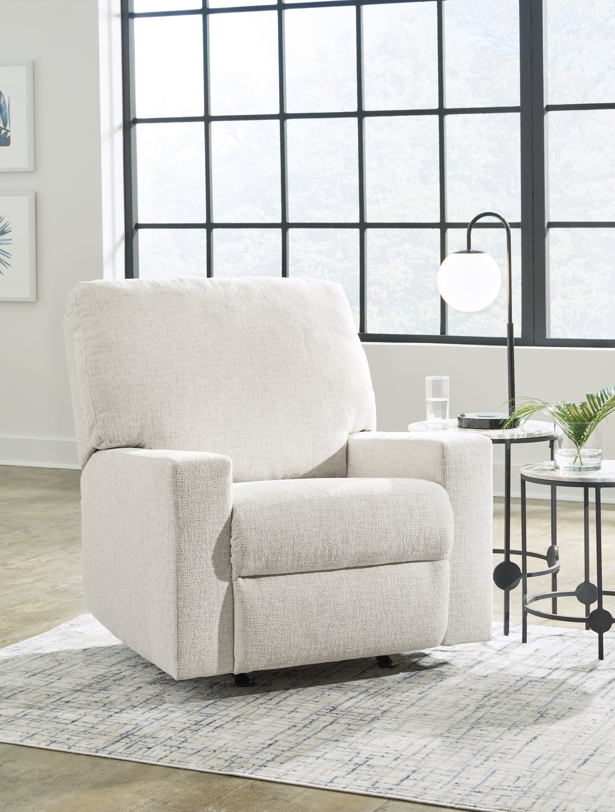 Rannis Recliner (Color: Snow)