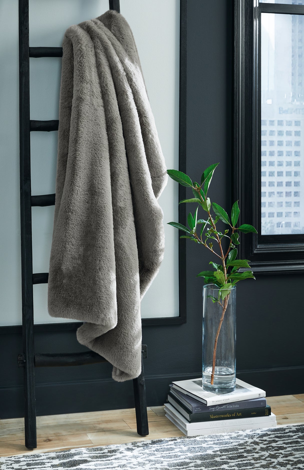 Gariland Throw (Color: Gray)