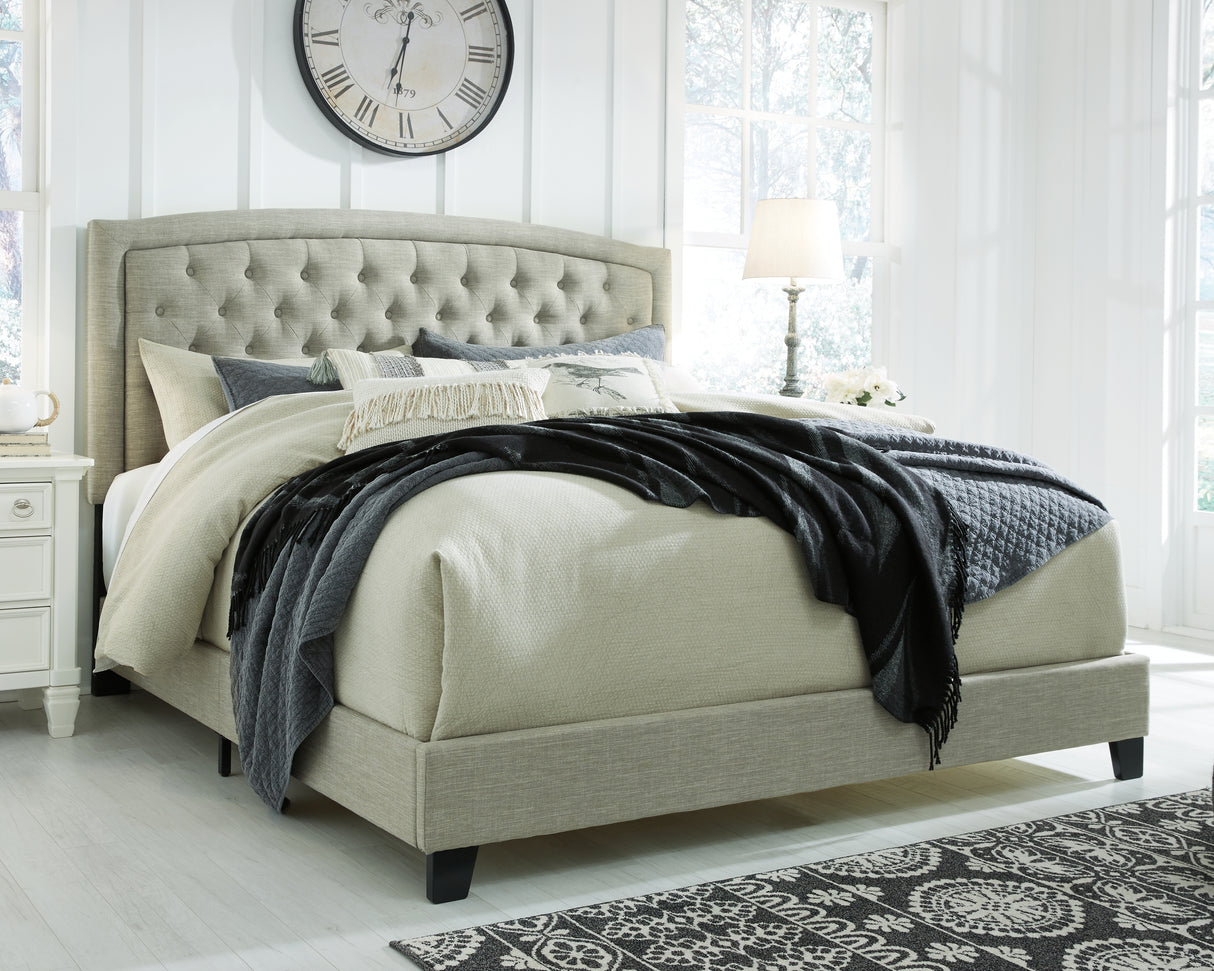 Jerary Queen Upholstered Bed (Bed Size: Queen)