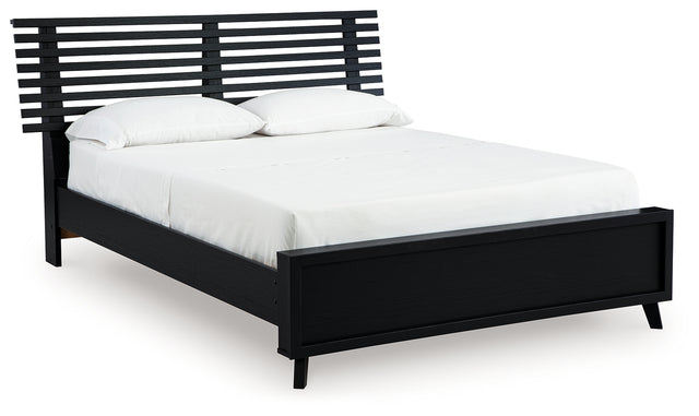 Danziar Queen Slat Panel Bed (Bed Size: Queen)