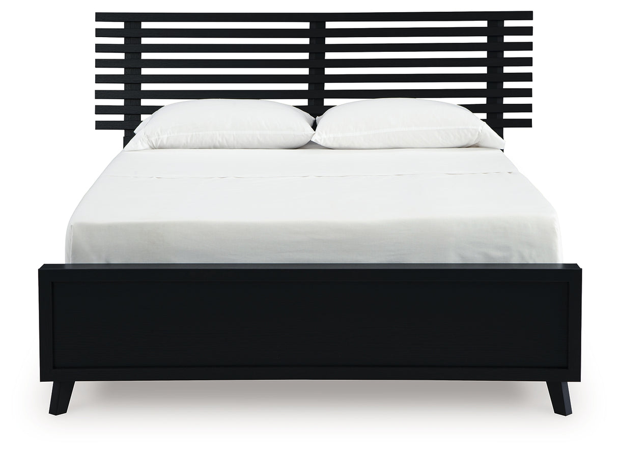 Danziar Queen Slat Panel Bed (Bed Size: Queen)