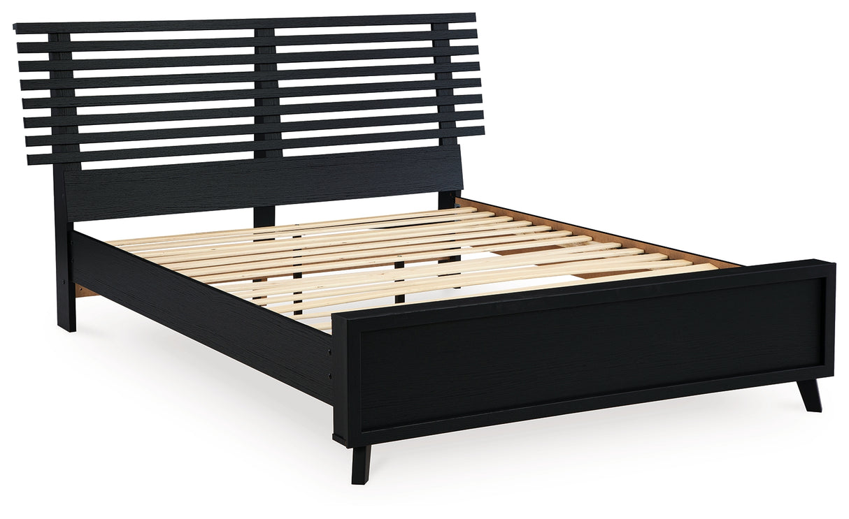 Danziar Queen Slat Panel Bed (Bed Size: Queen)