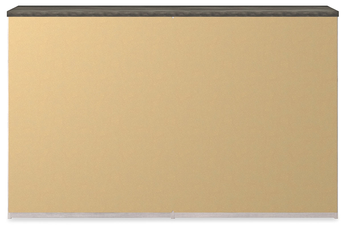 Gerridan King Panel Bed, Dresser and 2 Nightstands (Bed Size: King)